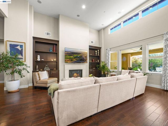 65 Stonebrae Rd, Hayward, CA 94542