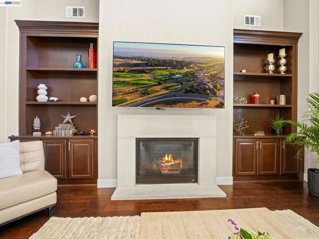65 Stonebrae Rd, Hayward, CA 94542
