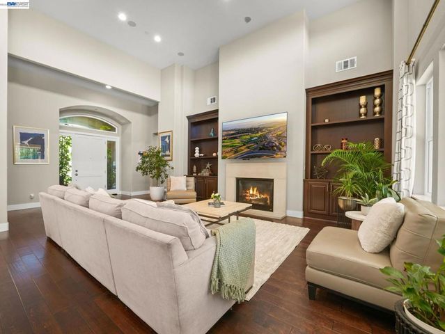 65 Stonebrae Rd, Hayward, CA 94542