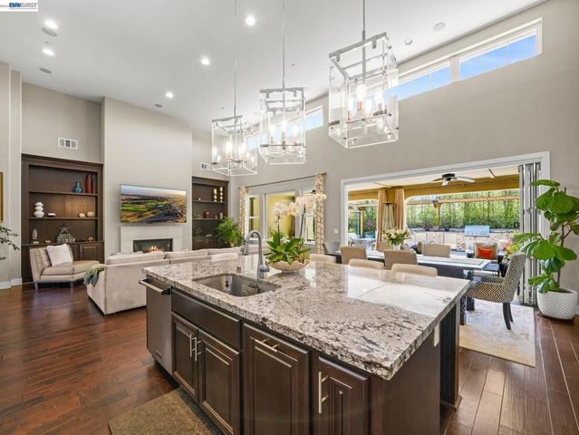 65 Stonebrae Rd, Hayward, CA 94542