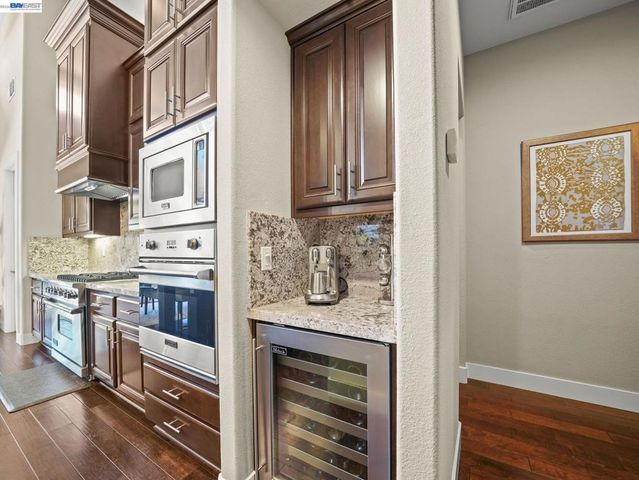 65 Stonebrae Rd, Hayward, CA 94542