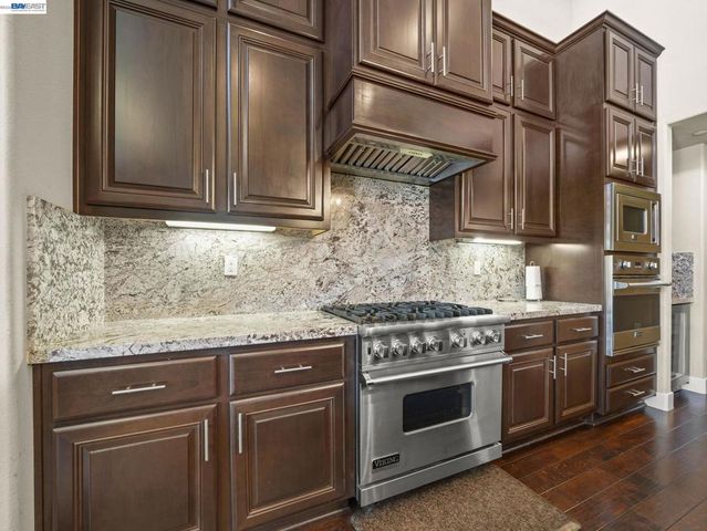 65 Stonebrae Rd, Hayward, CA 94542