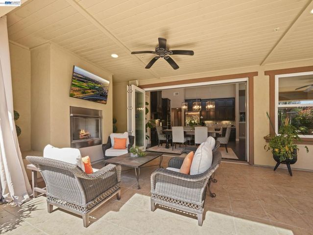 65 Stonebrae Rd, Hayward, CA 94542