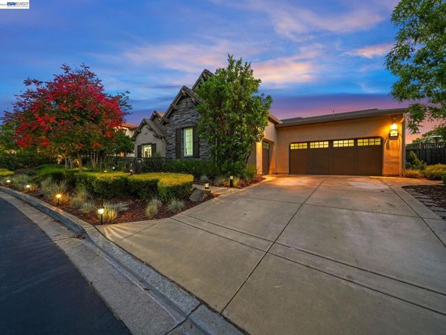65 Stonebrae Rd, Hayward, CA 94542