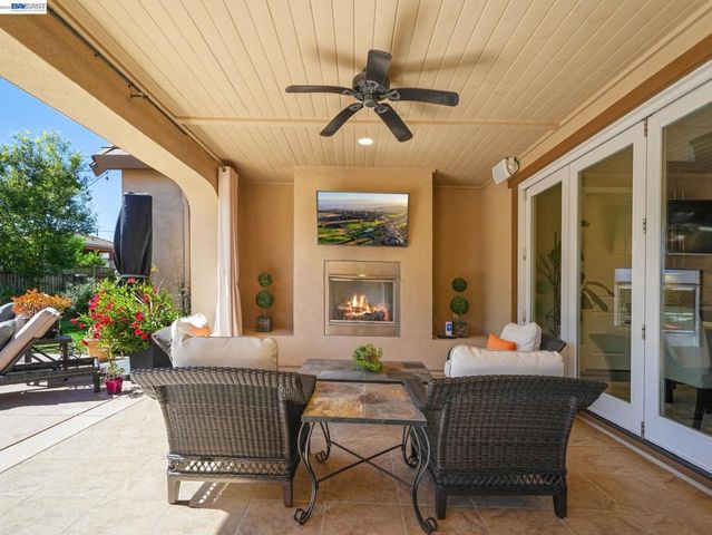 65 Stonebrae Rd, Hayward, CA 94542