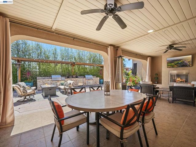65 Stonebrae Rd, Hayward, CA 94542