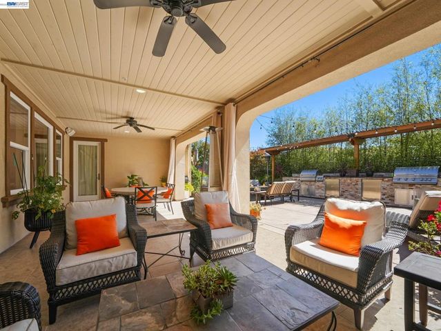 65 Stonebrae Rd, Hayward, CA 94542