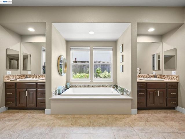 65 Stonebrae Rd, Hayward, CA 94542