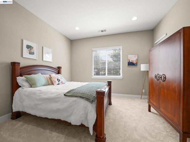 65 Stonebrae Rd, Hayward, CA 94542