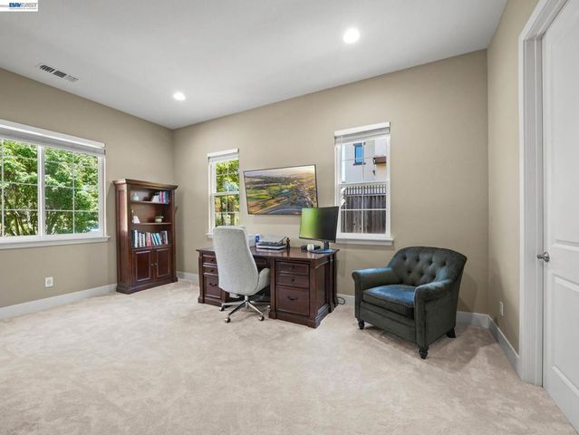 65 Stonebrae Rd, Hayward, CA 94542