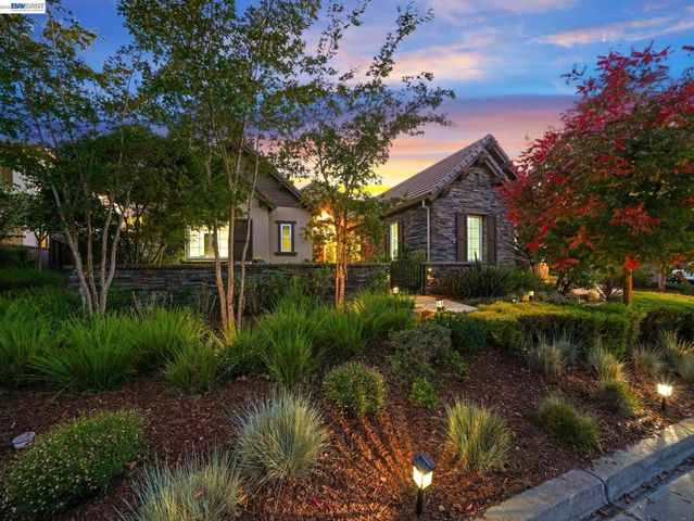 65 Stonebrae Rd, Hayward, CA 94542