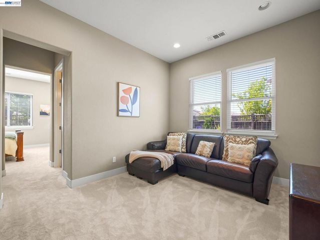 65 Stonebrae Rd, Hayward, CA 94542