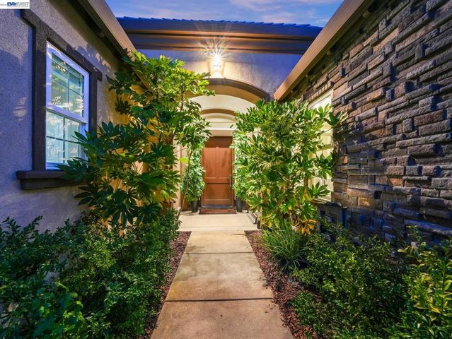 65 Stonebrae Rd, Hayward, CA 94542