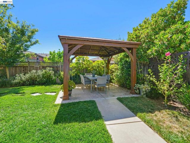 65 Stonebrae Rd, Hayward, CA 94542