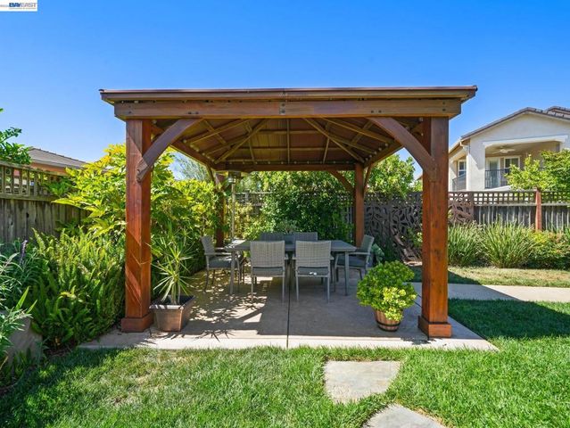 65 Stonebrae Rd, Hayward, CA 94542