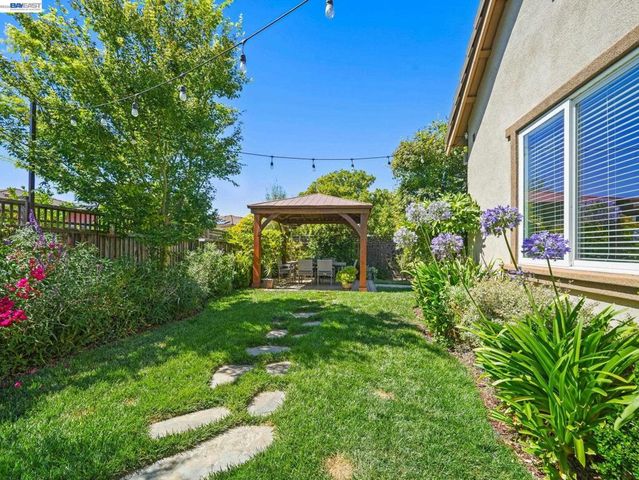 65 Stonebrae Rd, Hayward, CA 94542