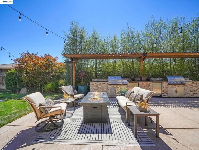 65 Stonebrae Rd, Hayward, CA 94542
