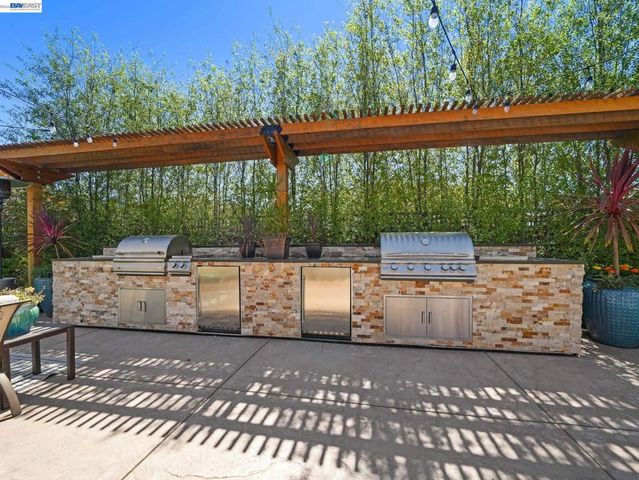 65 Stonebrae Rd, Hayward, CA 94542