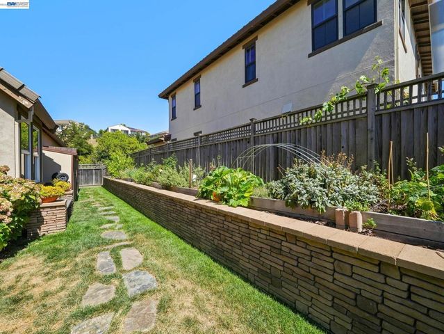 65 Stonebrae Rd, Hayward, CA 94542