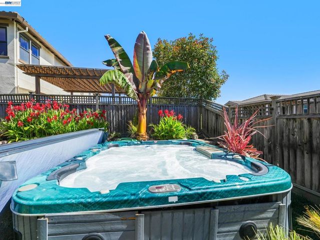 65 Stonebrae Rd, Hayward, CA 94542