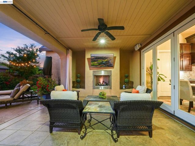 65 Stonebrae Rd, Hayward, CA 94542