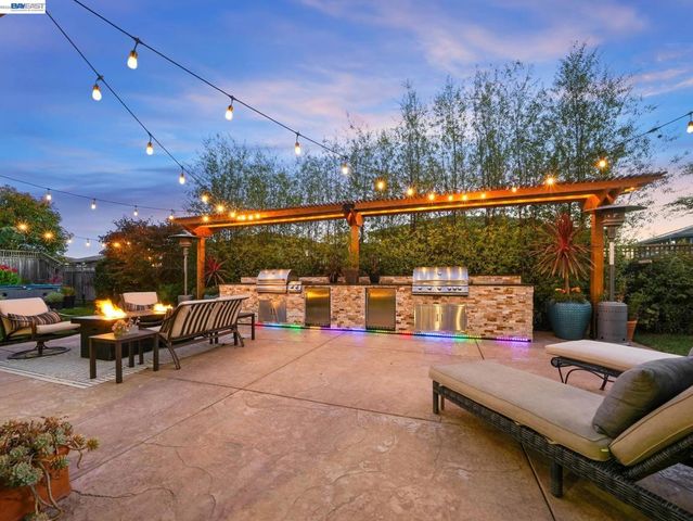 65 Stonebrae Rd, Hayward, CA 94542