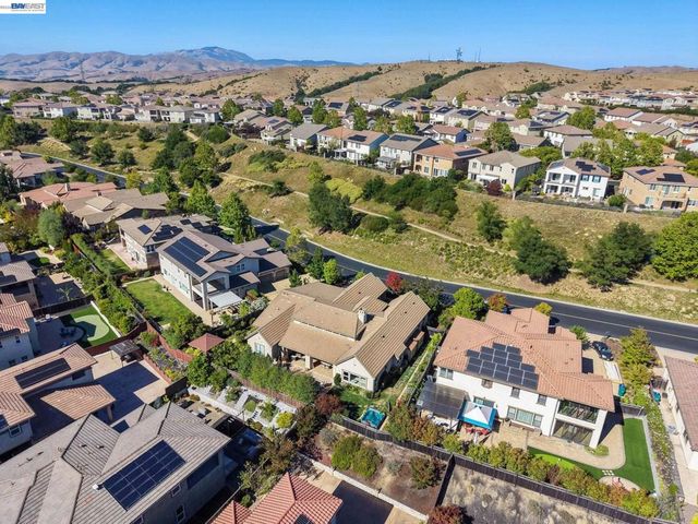 65 Stonebrae Rd, Hayward, CA 94542