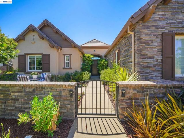 65 Stonebrae Rd, Hayward, CA 94542