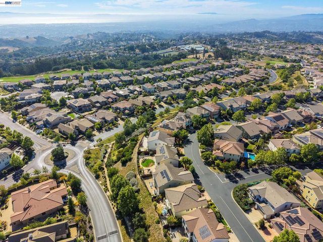 65 Stonebrae Rd, Hayward, CA 94542