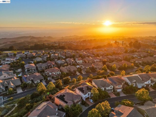 65 Stonebrae Rd, Hayward, CA 94542