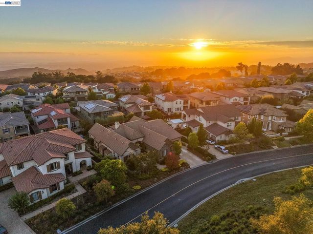 65 Stonebrae Rd, Hayward, CA 94542