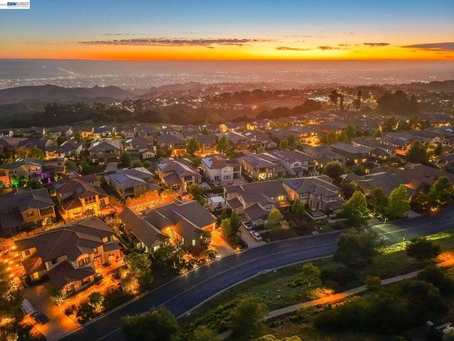 65 Stonebrae Rd, Hayward, CA 94542