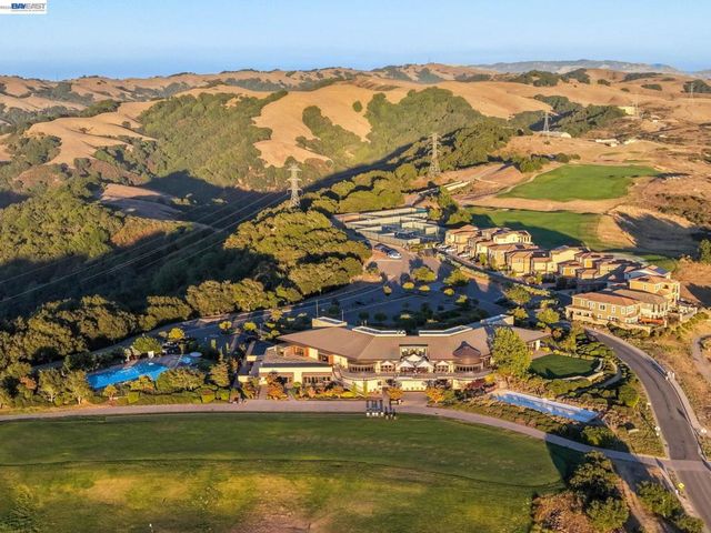 65 Stonebrae Rd, Hayward, CA 94542