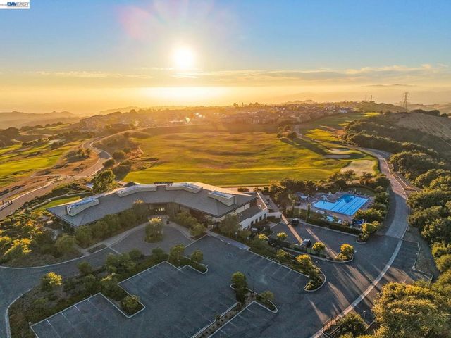 65 Stonebrae Rd, Hayward, CA 94542