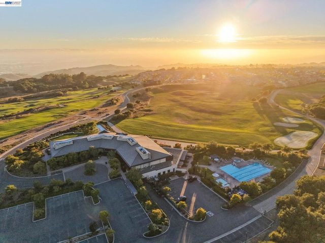 65 Stonebrae Rd, Hayward, CA 94542