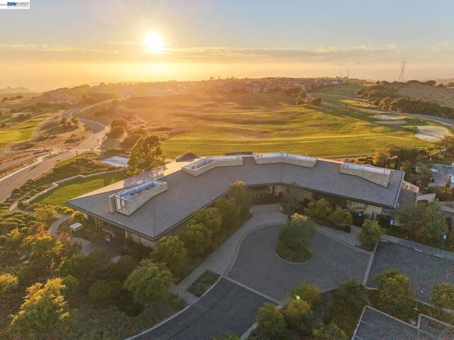 65 Stonebrae Rd, Hayward, CA 94542