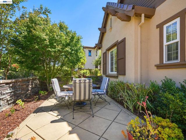 65 Stonebrae Rd, Hayward, CA 94542