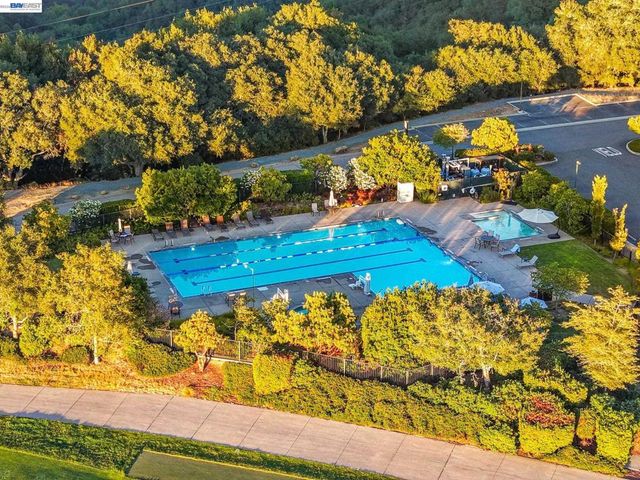 65 Stonebrae Rd, Hayward, CA 94542
