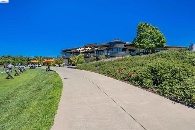 65 Stonebrae Rd, Hayward, CA 94542