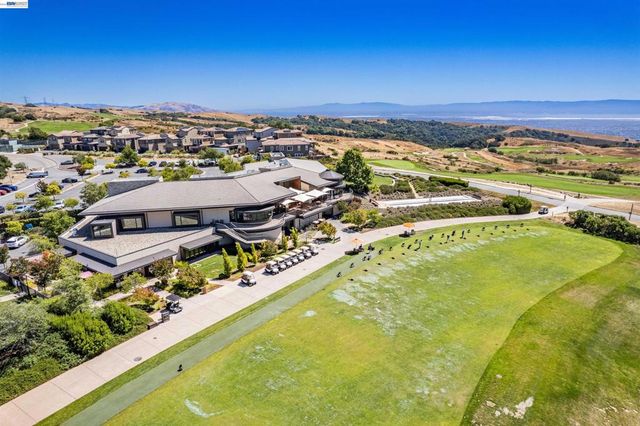 65 Stonebrae Rd, Hayward, CA 94542