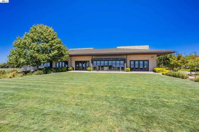 65 Stonebrae Rd, Hayward, CA 94542