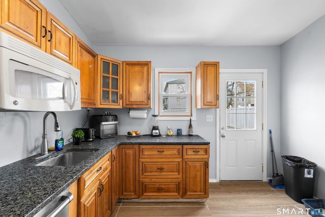 15 California Street, West Haven, CT 06516