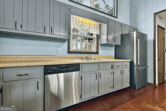 95 N Crestview Drive, Ellijay, GA 30540