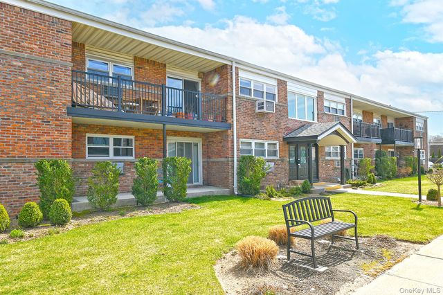 10 Ivy Street 10A, Farmingdale, NY 11735