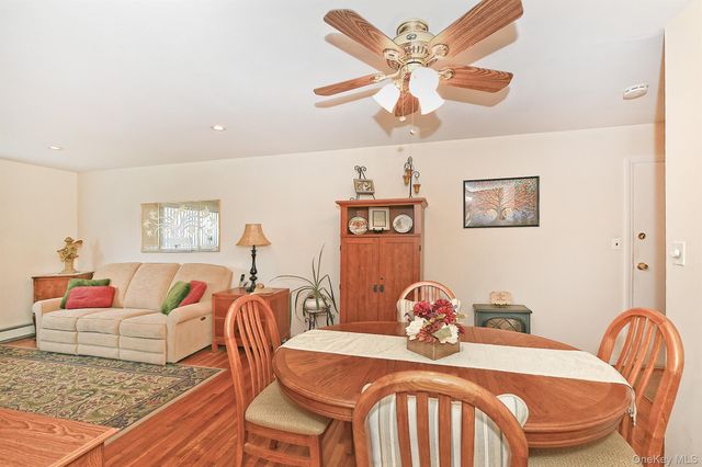 10 Ivy Street 10A, Farmingdale, NY 11735