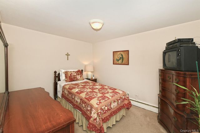 10 Ivy Street 10A, Farmingdale, NY 11735