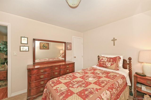 10 Ivy Street 10A, Farmingdale, NY 11735