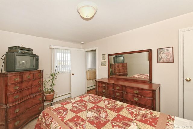 10 Ivy Street 10A, Farmingdale, NY 11735