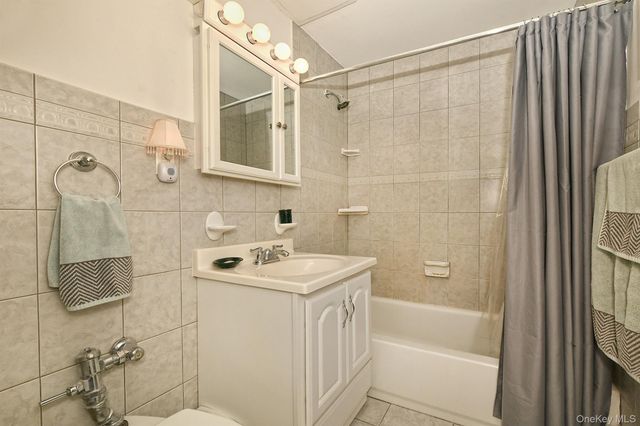 10 Ivy Street 10A, Farmingdale, NY 11735