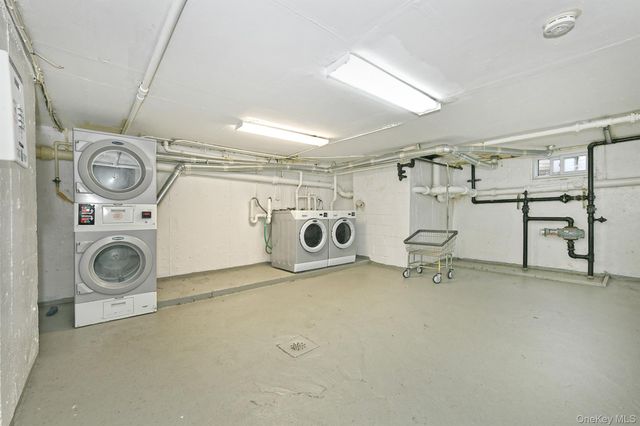 10 Ivy Street 10A, Farmingdale, NY 11735